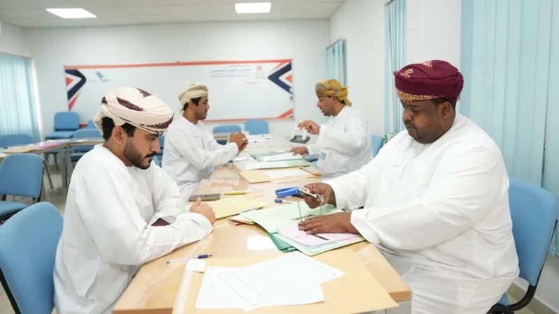 استكمال إجراءات تعيين المعلمين العمانيين الجدد في الداخلية وجنوب الشرقية