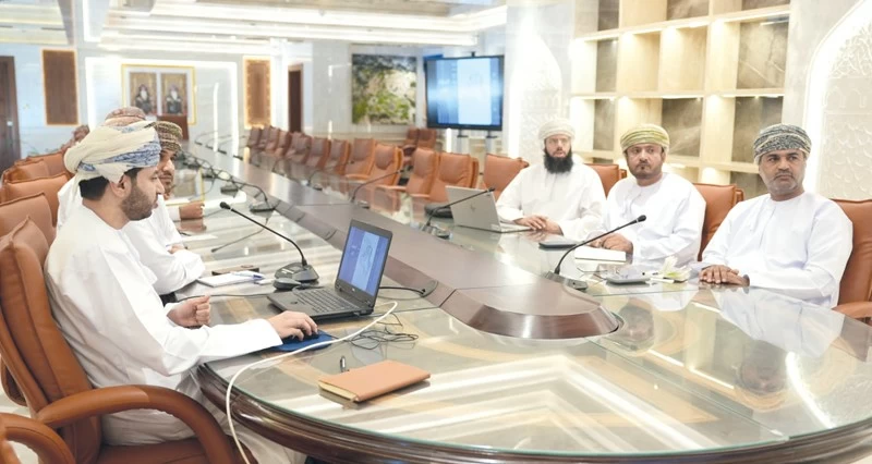 بحث التعاون لدعم المبادرات والمشروعات التنموية فـي الداخلية