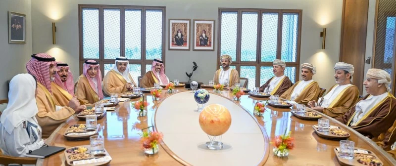 سلطنة عُمان والسعودية تبحثان تعزيز التعاون والتطورات المتصلة بالملاحة في 'هرمز'