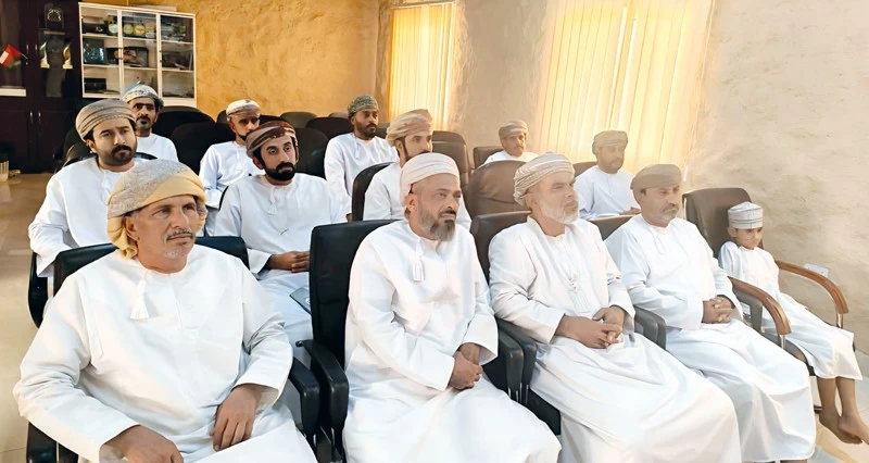 مناقشة تنفيذ المسوحات الميدانية للحياة البرية فـي جنوب الشرقية