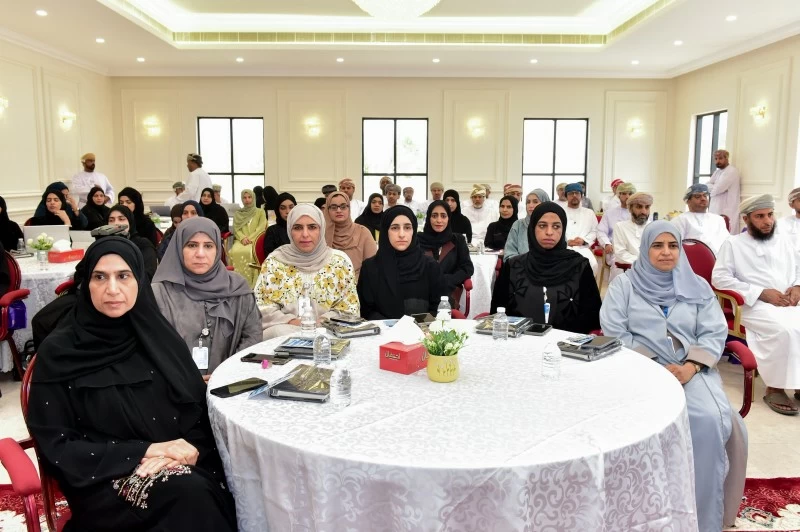 مناقشة تعزيز التنمية الصحية المستدامة في مسقط