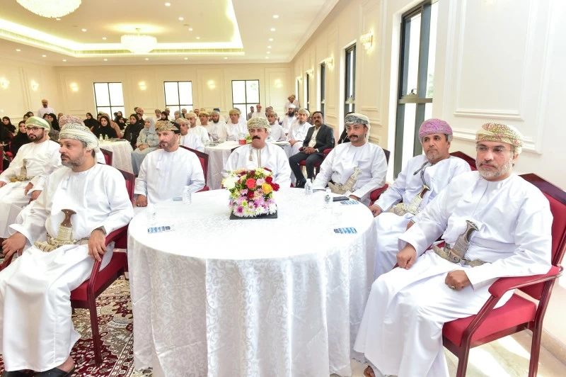 مناقشة تعزيز التنمية الصحية المستدامة في مسقط