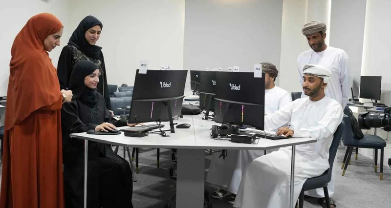 طلبة عمانيون يواصلون استعداداتهم للمشاركة فـي بطولة &laquo;أدوبي&raquo; العالمية