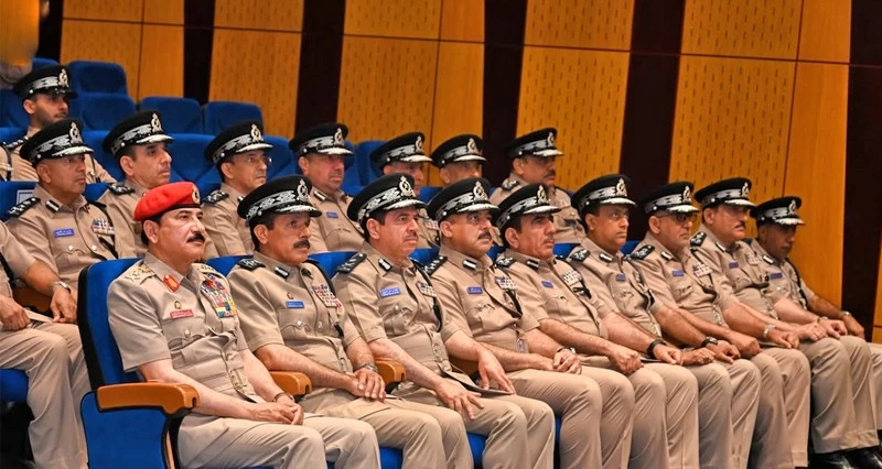 افتتاح برنامج القيادة الاستراتيجية للتحول الرقمي بشرطة عمان السلطانية
