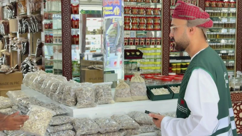 حماية المستهلك بظفار تكثف جهودها الرقابية والتوعوية لموسم الخريف