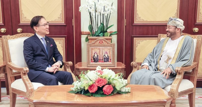 وزير الخارجية يتسلم نسخ أوراق اعتماد سفراء كوريا وماليزيا وسويسرا