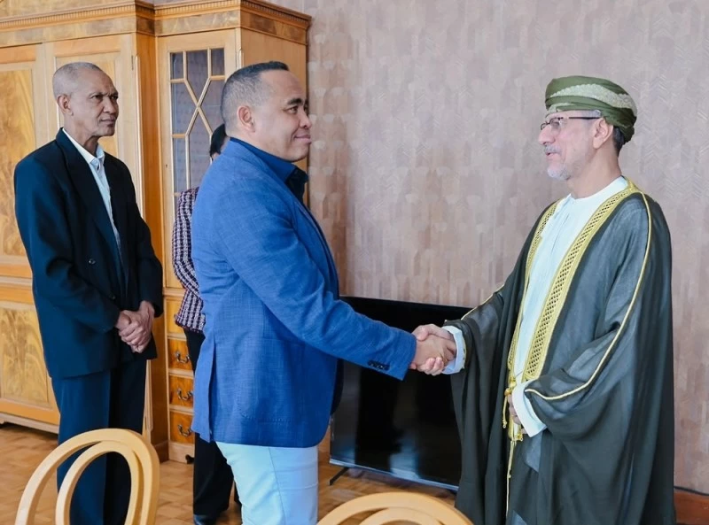 رئيس مدغشقر يستقبل رئيس جهاز الاستثمار العُماني