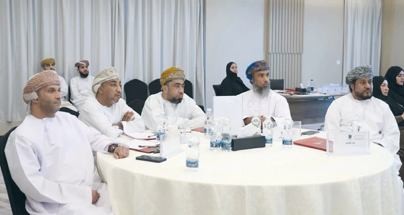 بحث تعزيز القدرات القيادية والابتكارية فـي مسقط
