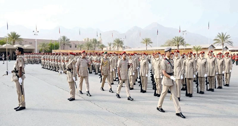 تخريج دفعة من الجنود المستجدين والمستجدات بالجيش السلطاني العماني