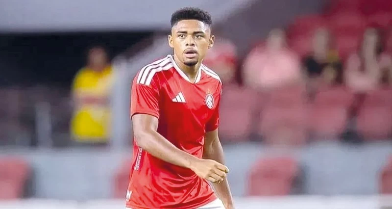إيقاف لاعب برازيلي حتى تعافـي منافسه من كسر تسبب به