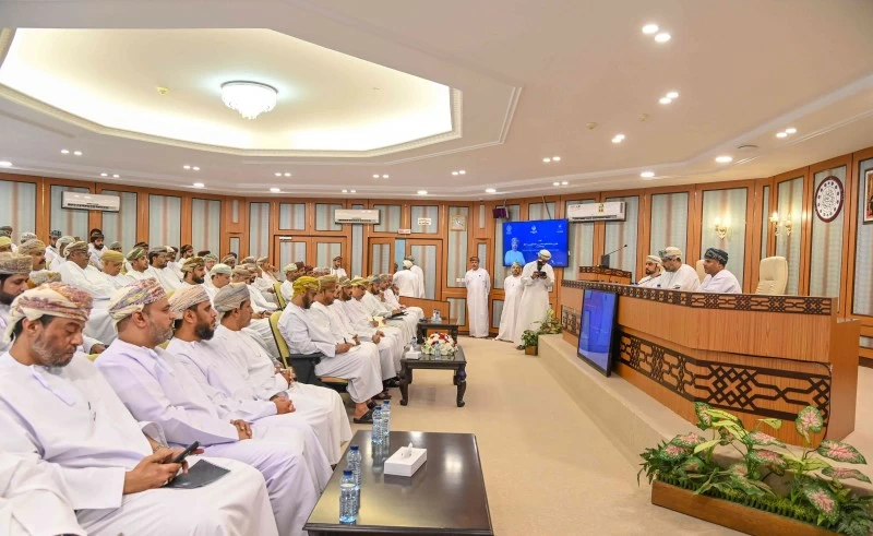 وزارة العمل تناقش التحديات التي تواجه القطاع الخاص