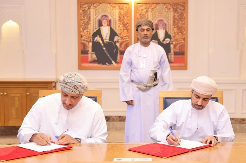 توقيع عقد مشروع تطوير نظام المكافآت والحوافز في القطاع الحكومي