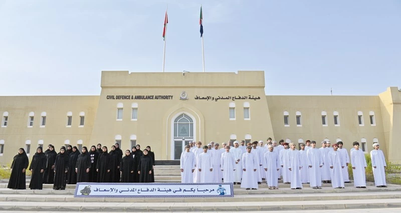 انضمام أول دفعة من الإطفائيات العمانيات للدفاع المدني والإسعاف