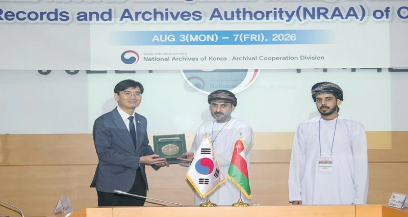 وفد عماني يطلع على التجربة الكورية فـي إدارة الوثائق والأرشفة الرقمية