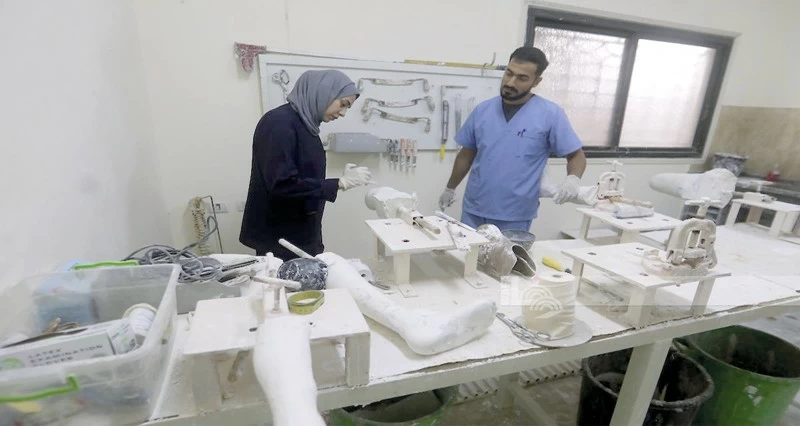 قصف مدفعي وإطلاق نار على طول الخط الأصفر فـي غزة.. وأسبوع بلا غارات جوية