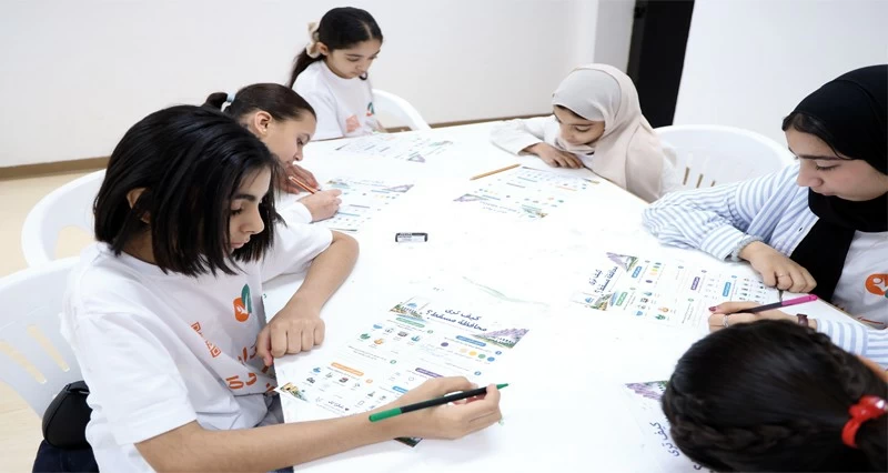 أطفال مسقط يعبرون عن علاقتهم بالمكان عبر الفن والكتابة
