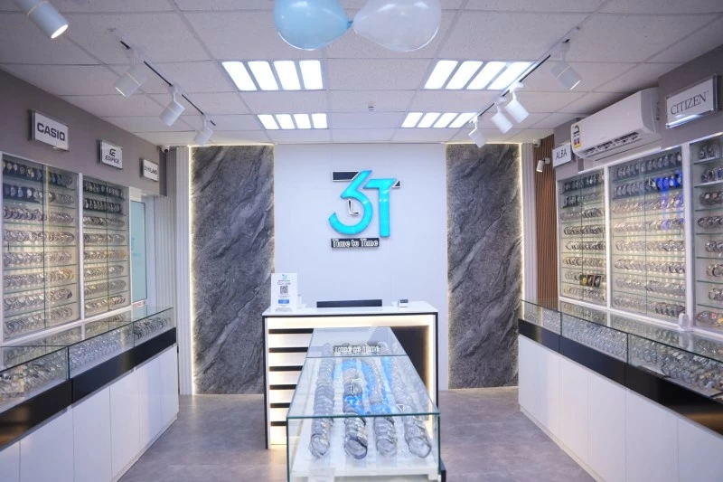 3T &ndash; تايم تو تايم: بناء مسيرة في قطاع الساعات في عُمان، رفًّا بعد رف