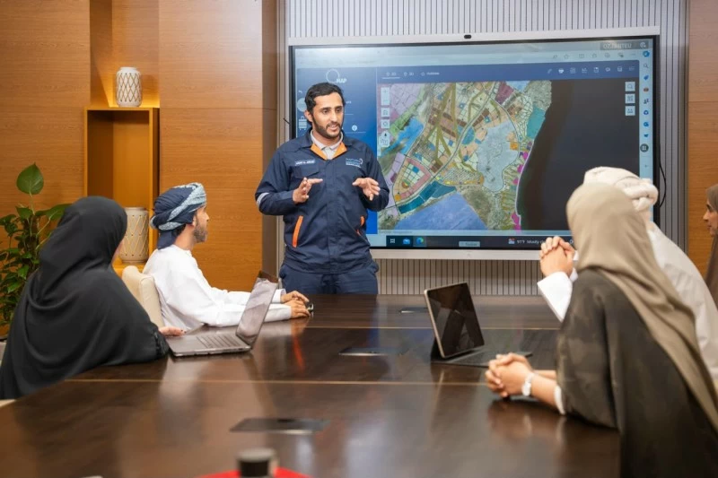اليوم.. جلسة حوارية حول القرارات التي تصنع المسار المهني بالدقم