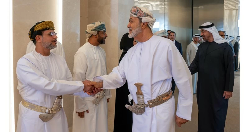 جلالة السلطان ومحمد بن زايد يبحثان مسيرة العلاقات التاريخية والروابط المشتركة بين البلدين