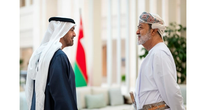 جلالة السلطان ومحمد بن زايد يبحثان مسيرة العلاقات التاريخية والروابط المشتركة بين البلدين