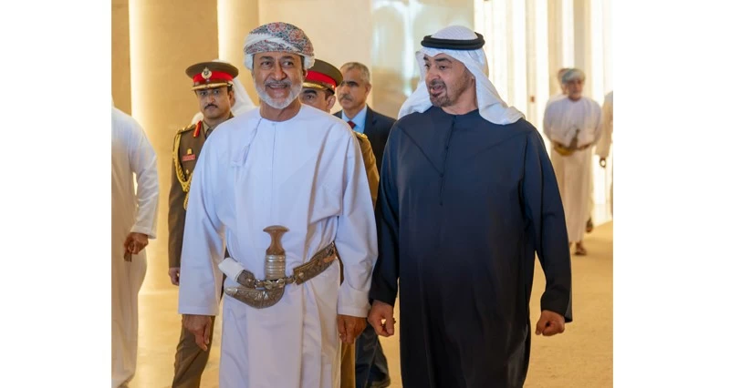 جلالة السلطان ومحمد بن زايد يبحثان مسيرة العلاقات التاريخية والروابط المشتركة بين البلدين
