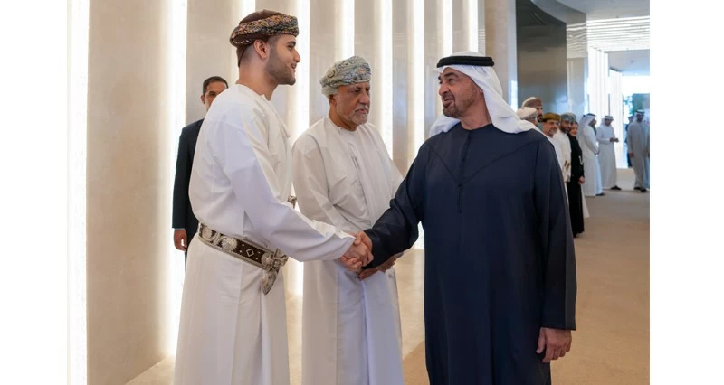 جلالة السلطان ومحمد بن زايد يبحثان مسيرة العلاقات التاريخية والروابط المشتركة بين البلدين