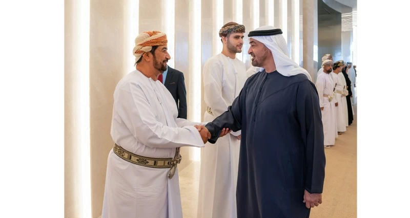 جلالة السلطان ومحمد بن زايد يبحثان مسيرة العلاقات التاريخية والروابط المشتركة بين البلدين