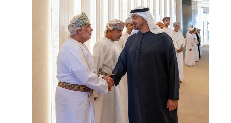 جلالة السلطان ومحمد بن زايد يبحثان مسيرة العلاقات التاريخية والروابط المشتركة بين البلدين