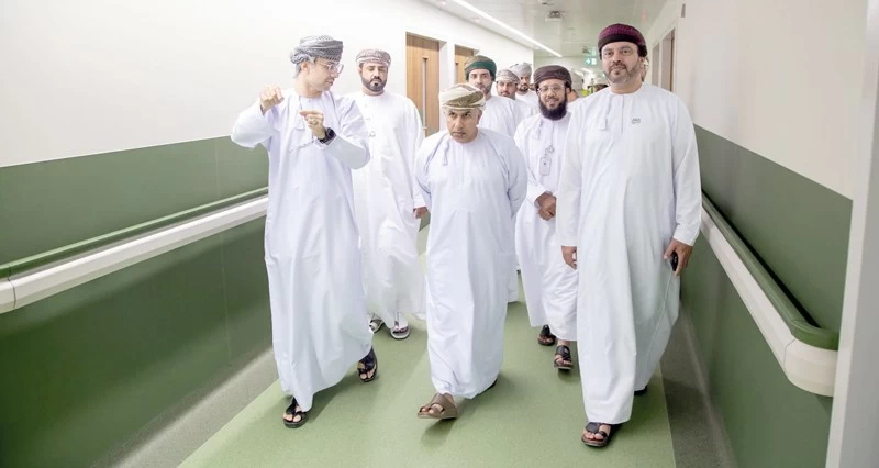 متابعة الأعمال الإنشائية لمستشفى السلطان قابوس الجديد بصلالة