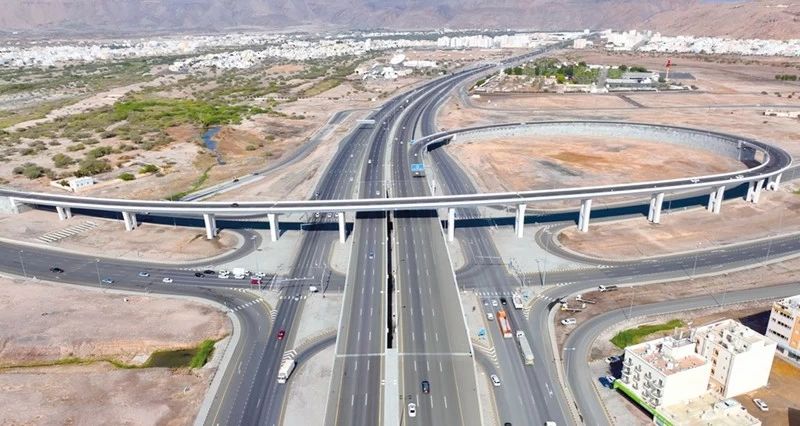 إجمالي أطوال الطرق فـي سلطنة عمان يتجاوز 45 ألف كيلومتر