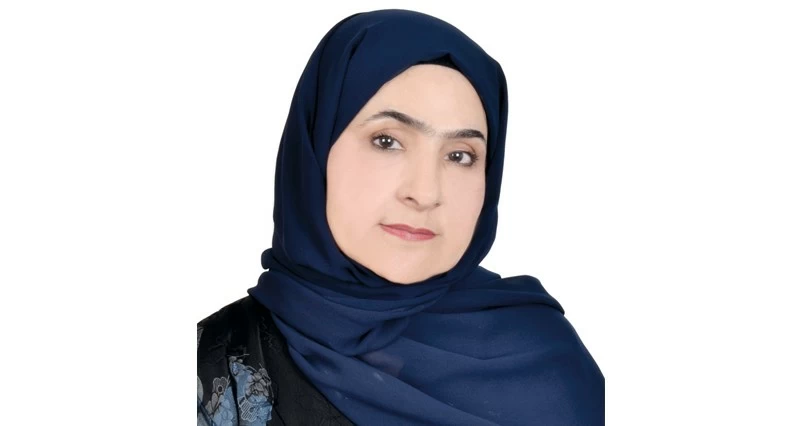 التشكيلية نادية البلوشية: الفن أحد مكونات الهوية الوطنية ووسيلة للحفاظ على الذاكرة الثقافية