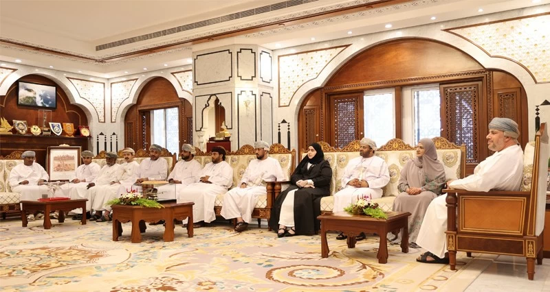 محافظ ظفار يكرم أوائل الطلبة المتفوقين فـي دبلوم التعليم العام