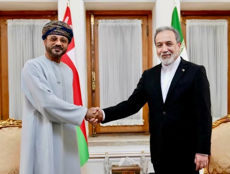 سلطنة عُمان وإيران تناقشان إطارًا مرحليًّا مقترحًا لإنشاء ممر ملاحي مؤقت مشترك عبر مضيق هرمز