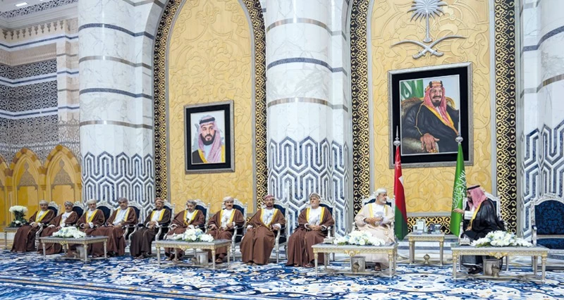 فـي زيارة أخوية خاصة للسعودية .. جلالة السلطان وولي العهد السعودي يبحثان مسار العلاقات الأخوية الراسخة وأوجه تنميتها