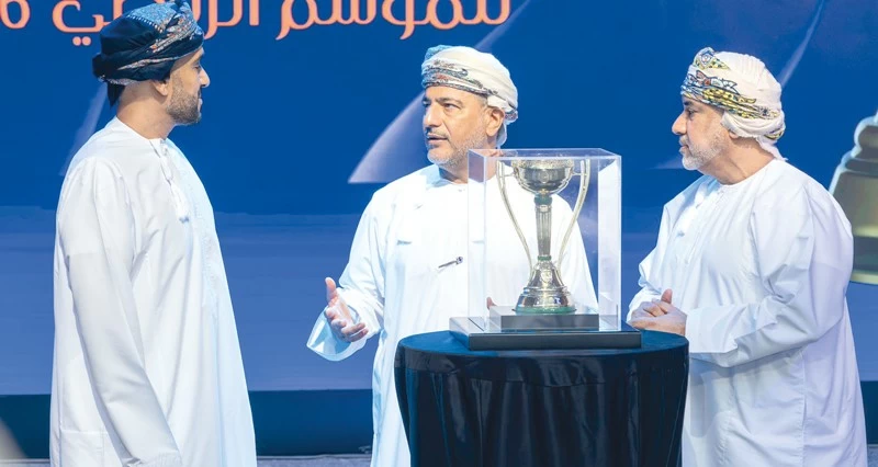 فـي أمسية رياضية حالمة .. قرعة كأس جلالة السلطان للقدم ترسم ملامح الطريق.. والإثارة تبدأ من قاعة زين