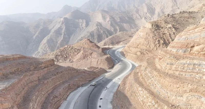 مشروعات الطرق فـي مسندم تدعم التنمية الاقتصادية والاجتماعية