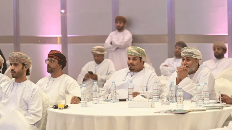 مناقشة القضايا الاجتماعية في عصر الذكاء الاصطناعي بصلالة