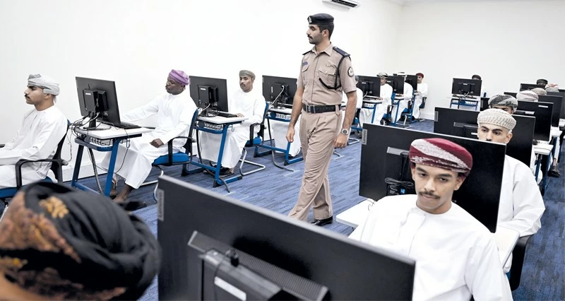 الشرطة تستقبل دفعة جديدة من المواطنين