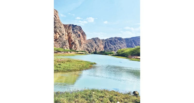 خور يتي .. واجهة سياحية خلابة فـي مسقط