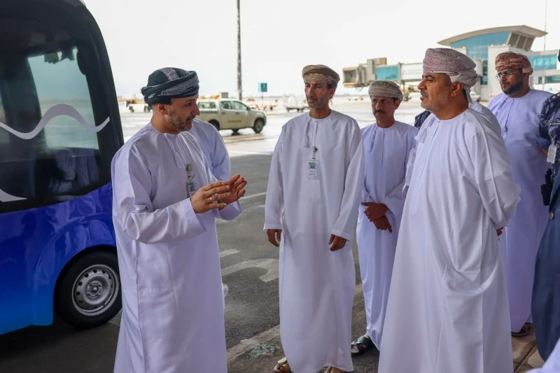 استعدادا لبدء التشغيل في ٢٠٢٧ .. تجربة تشغيلية ناجحة لمركبة كهربائية ذاتية القيادة في مطار صلالة