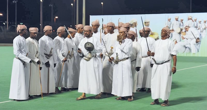 ارتباط الشباب العماني بالفنون الشعبية ودورها فـي تعزيز الهوية الوطنية