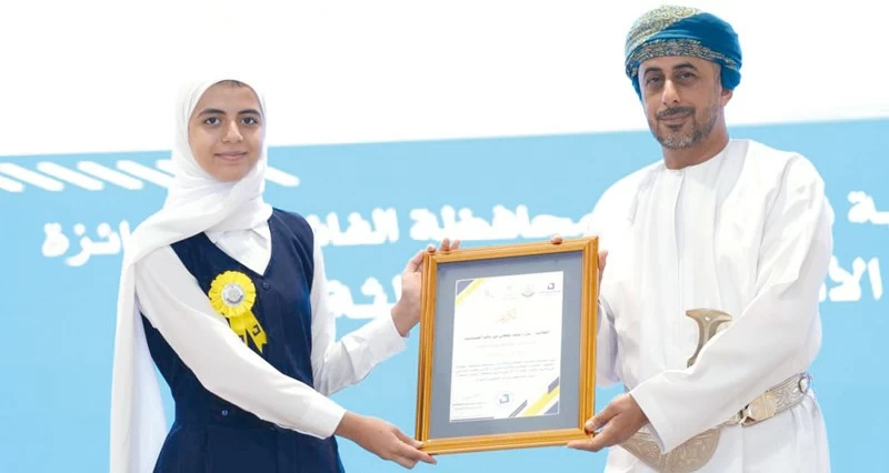 بمشاركة 712 عملا لثلاث فئات عمرية .. تكريم الفائزين بجائزة الإبداع الأدبي لطلبة المدارس بجنوب الباطنة