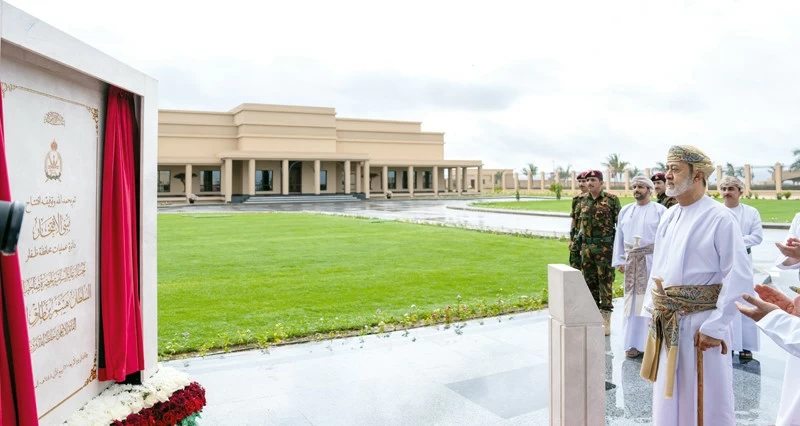 جلالة السلطان يفتتح المقر الجديد لجهاز الأمن الداخلي بمحافظة ظفار