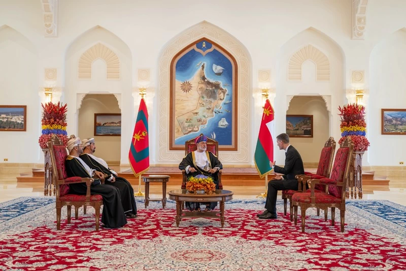 جلالة السلطان يتقبل أوراق اعتماد عددٍ من سفراء الدول الصديقة