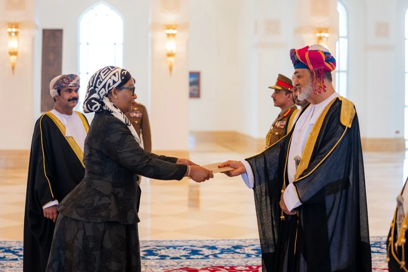 جلالة السلطان يتقبل أوراق اعتماد عددٍ من سفراء الدول الصديقة