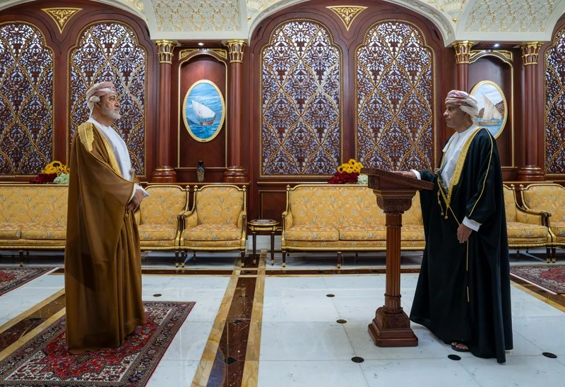 أمام المقام السامي .. عدد من السفراء يؤدون اليمين