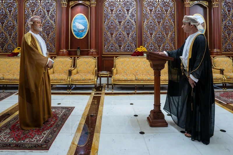 أمام المقام السامي .. عدد من السفراء يؤدون اليمين