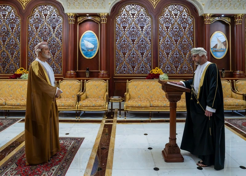 أمام المقام السامي .. عدد من السفراء يؤدون اليمين