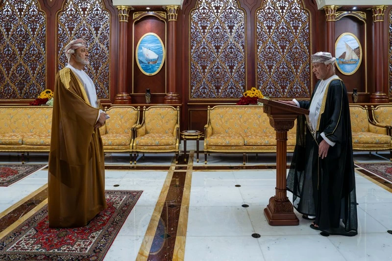 أمام المقام السامي .. عدد من السفراء يؤدون اليمين