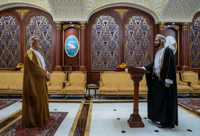 أمام المقام السامي .. عدد من السفراء يؤدون اليمين